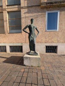 Restauri Bergamo Statua Contemporanea 